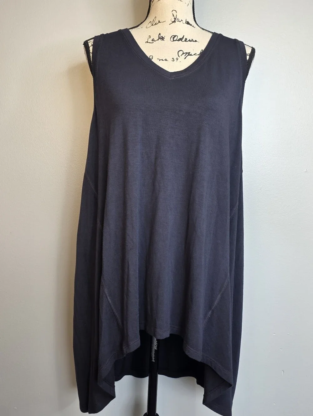 Soft Surroundings black asymmetrical hem tank top Size XL - Picture 1 of 4